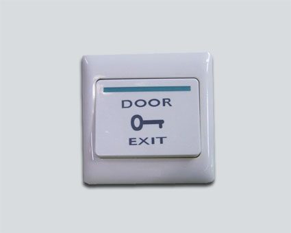 Nút nhấn Exit để mở cửa